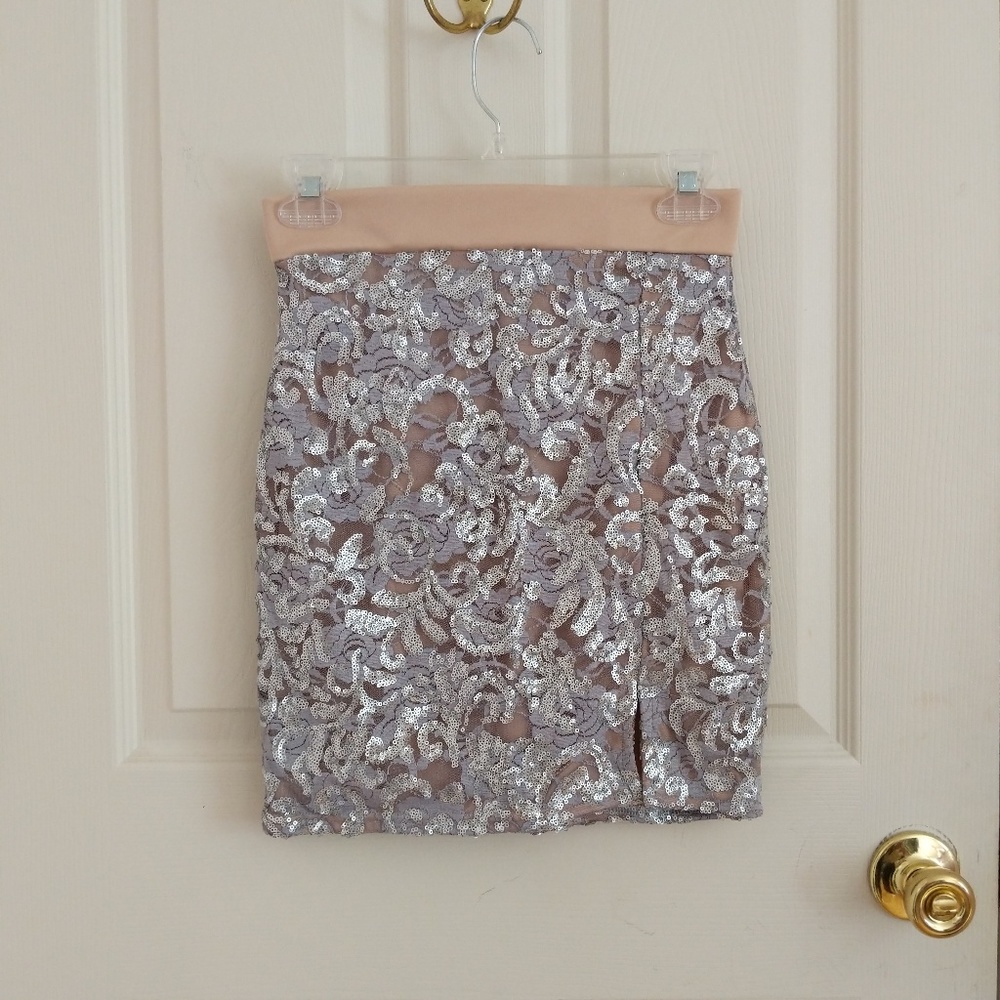 Sequin mini skirt with slit